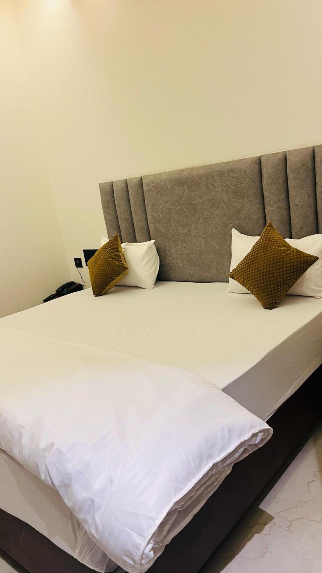 Hotel Revanta Bhilwara Exteriör bild