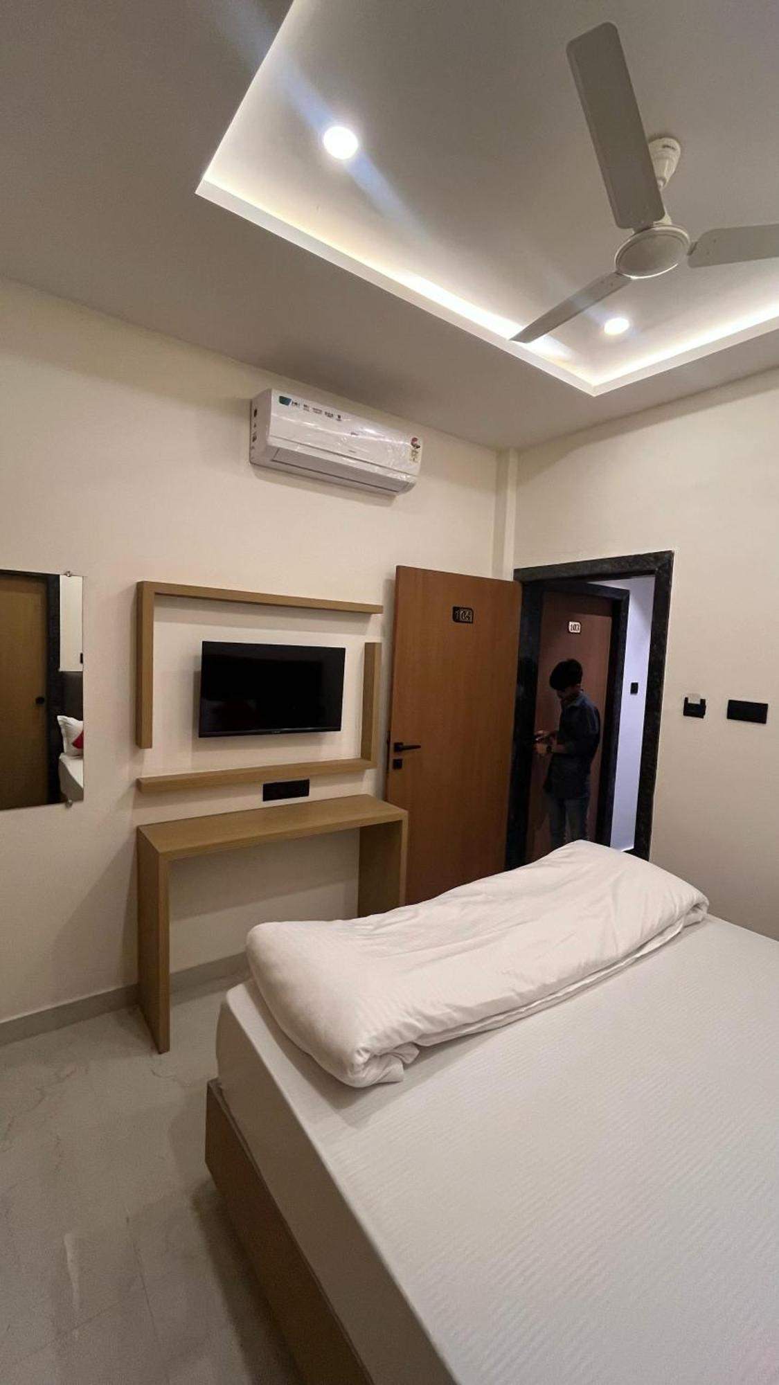 Hotel Revanta Bhilwara Exteriör bild
